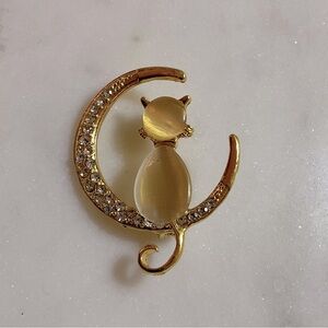 Crescent Moon Cat Brooch